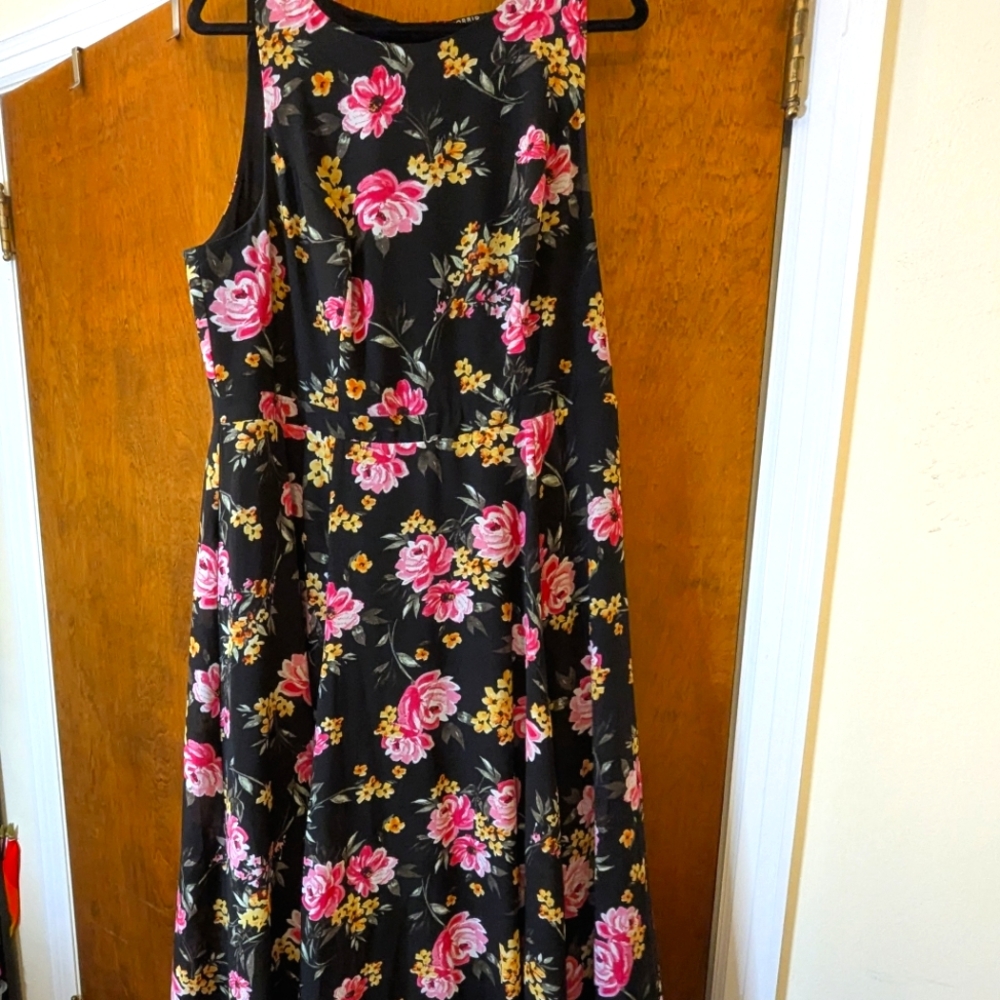 Torrid Size 16 Floral Black and Pink Maxi Dress